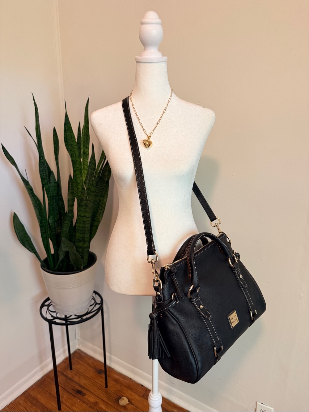 Dooney & Bourke | Black Leather Sorrento Satchel 30 - Picture 15 of 15
